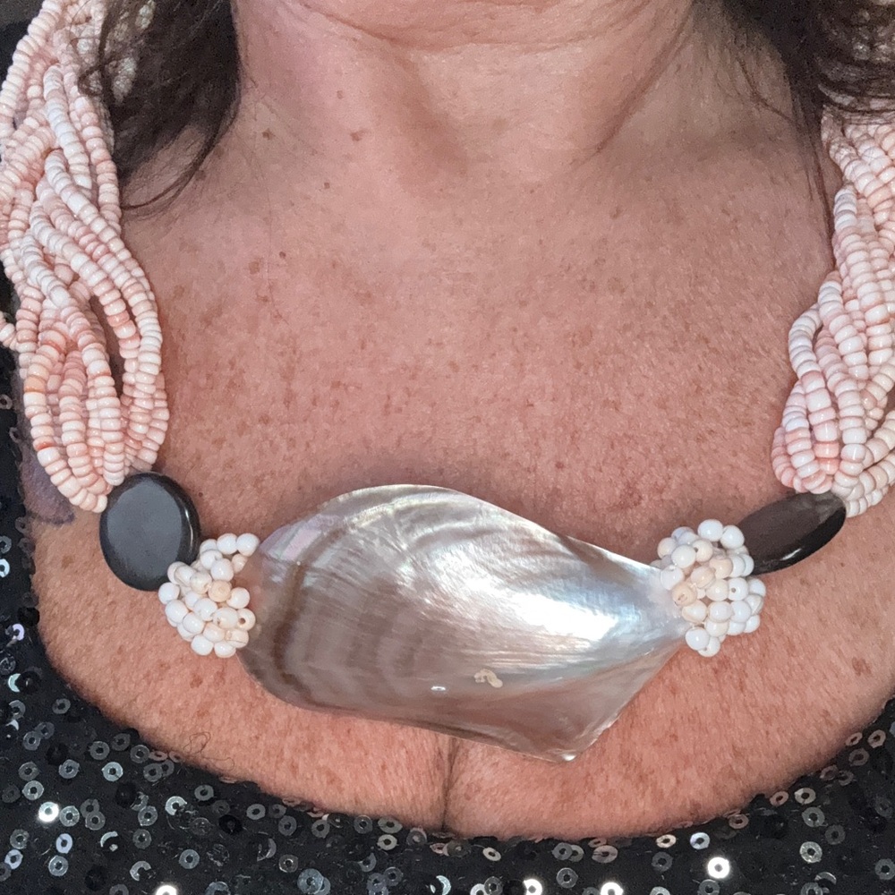 Source Unknown Shell Pendant Necklace With Cream … - image 7